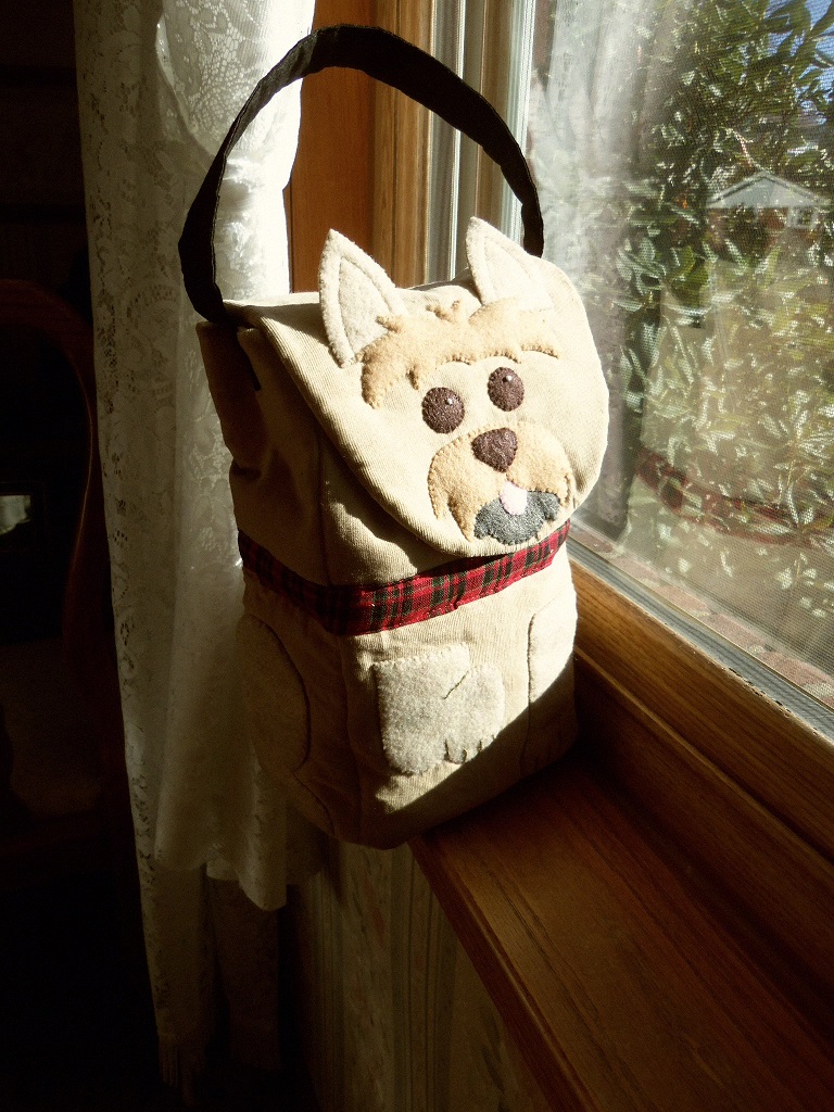 Bitey Dog Lunch Bag sits looking out of window.
