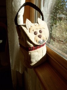 Bitey Dog Lunch Bag sits looking out of window.